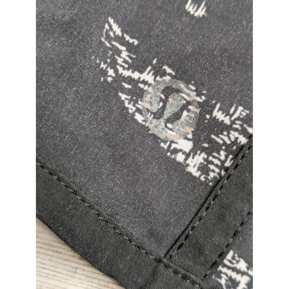Lululemon Womens Sz 4 Tracker Low Rise Shorts 4